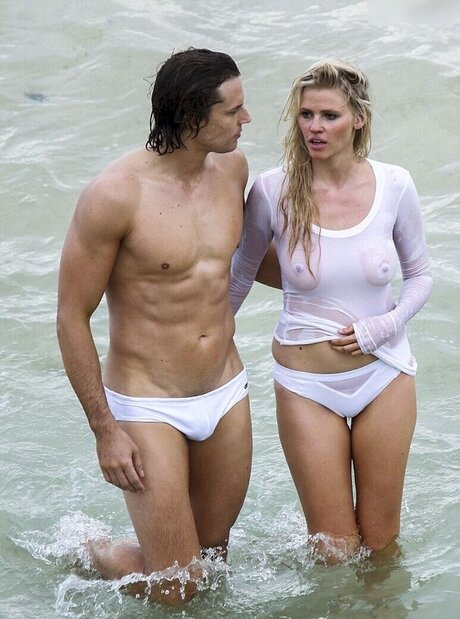 Lara Stone art star gallery