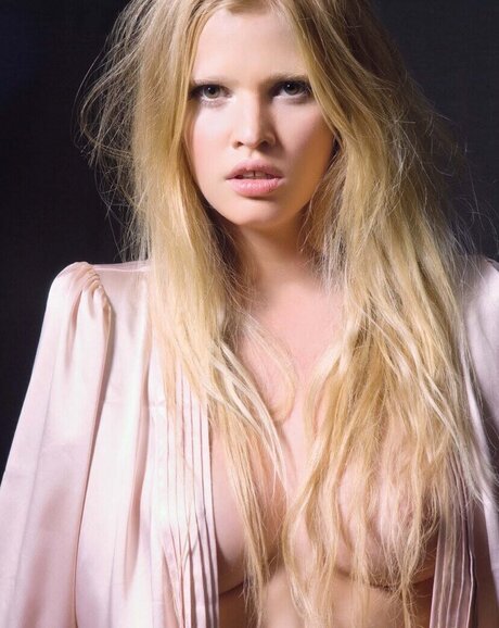 Lara Stone Profile Photo