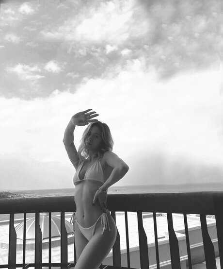 Ebrukzlyr model adult images