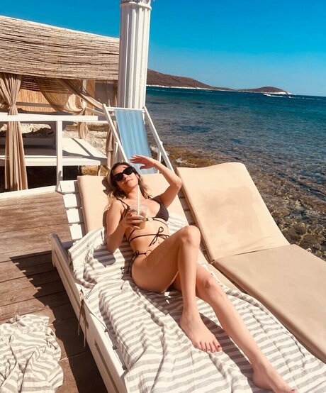 Ebrukzlyr nude star pics