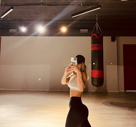 Ebrukzlyr sexy model img