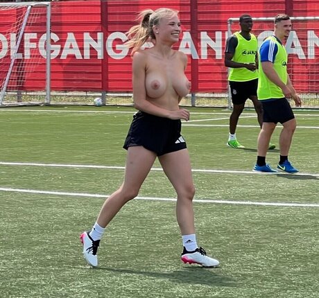 Lisa K ppers perfect model img