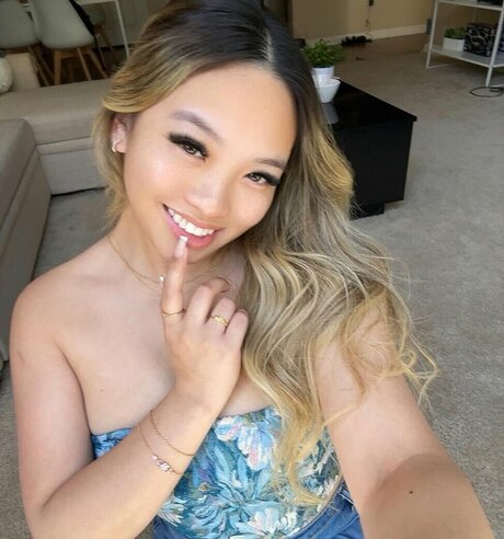 Angelle Dagun erotic actress gallery