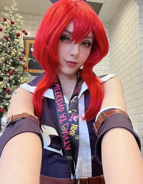 Duckie Cos star nude img