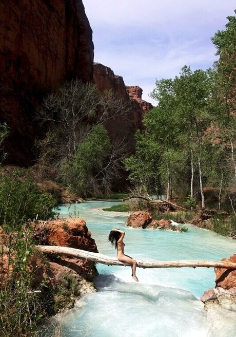 Lela Loren model art pics