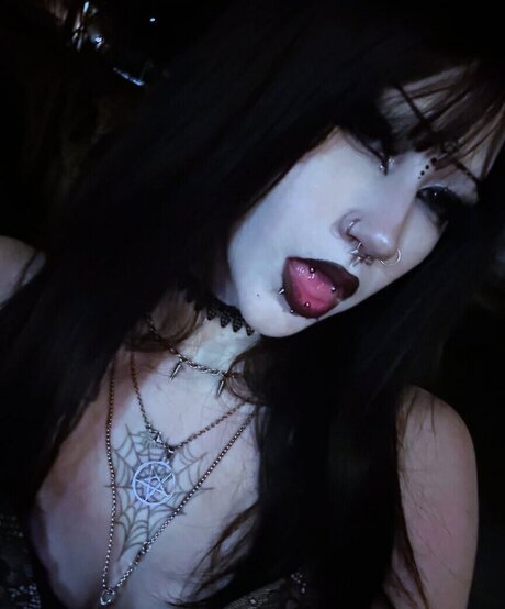 xk1ttie model pretty pictures