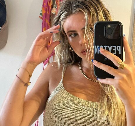 Peyton Cole naked pornstar pic