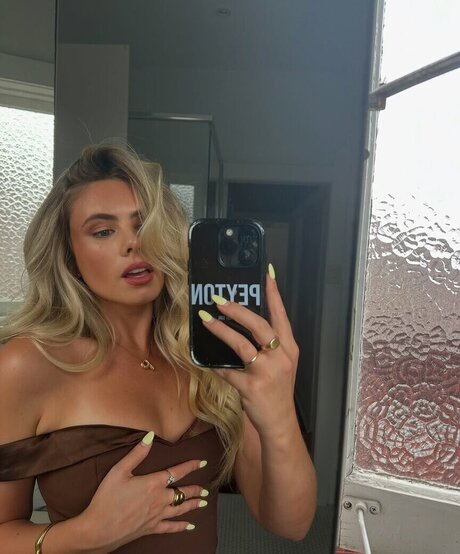 Peyton Cole beautiful star photo