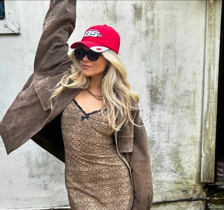 Peyton Cole model perfect pics