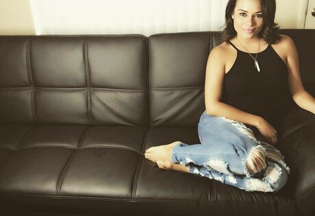 Alisa Reyes pretty pornstar photos