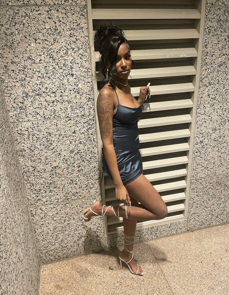 lauryntierre model sexy picture