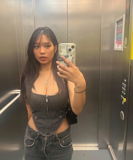 asian feet onlyfans top picture