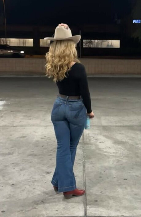 Jordan Blue model adult pic