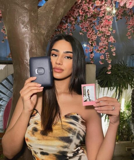 Pakhi Gadh nudes actress picture