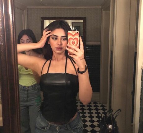 Pakhi Gadh adult model img