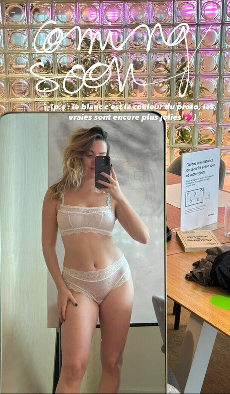 Louise Aubery art star photos