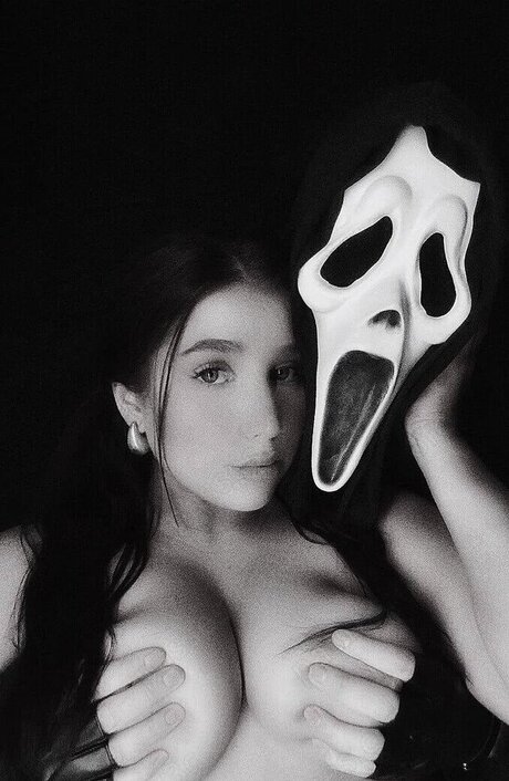 TylaASMR model adult pictures