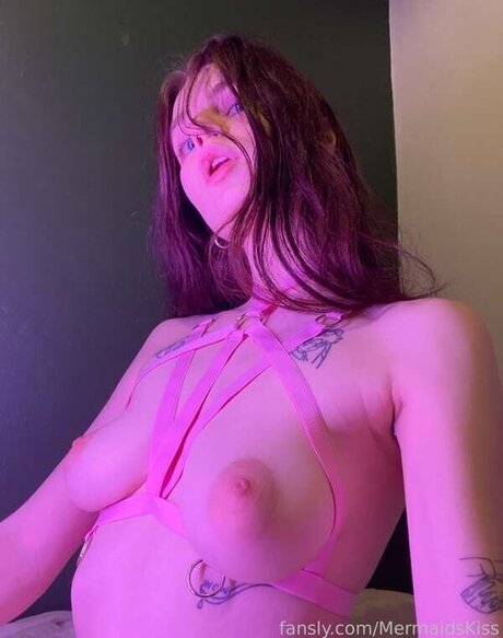 Mermaids Kiss Photo Gallery