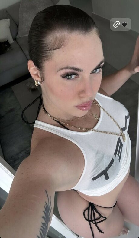 nicolecarluccii model nice pics