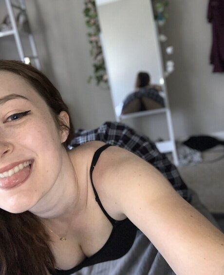 Coffeeslay model naked image