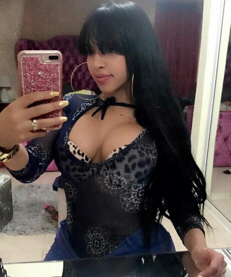 hairy legs onlyfans exclusive image