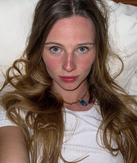 waitress onlyfans pornographic image