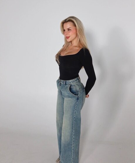 Lucia Leona pornstar sex archive