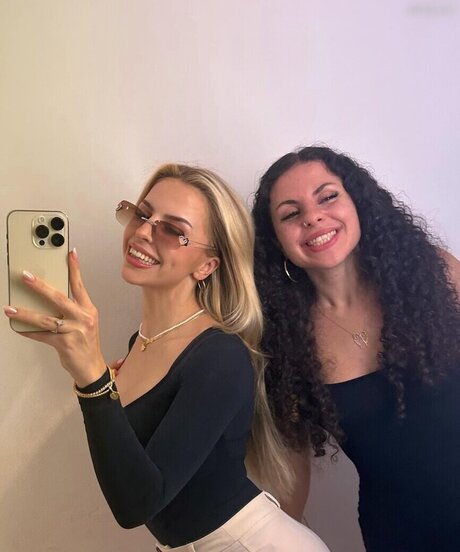 Lucia Leona exclusive model picture