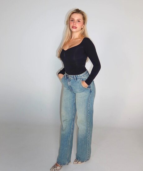 Lucia Leona star hd galleries