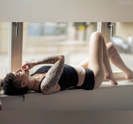 locolea nude actress galleries