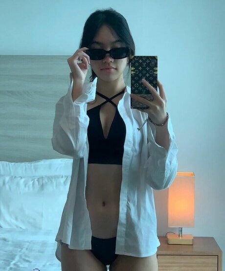 katiearucan model adult pic