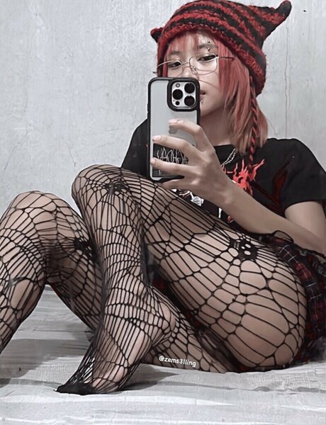 zems3lling model naked picture