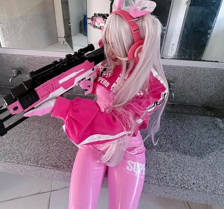 zems3lling naked model photo