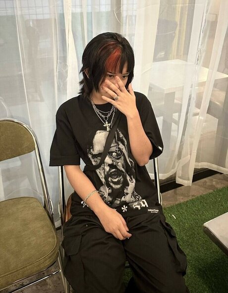 zems3lling art actress image