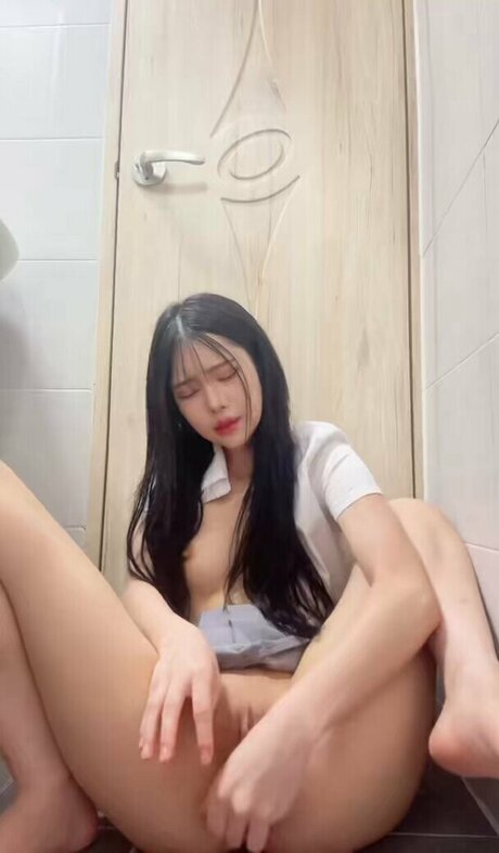 ehxoehlstkfka0 pornstar naked image