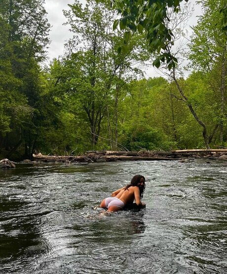 Hitchhikercourtney erotic actress picture