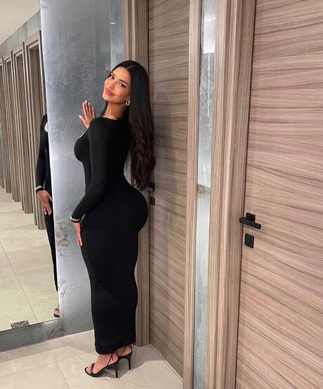 Kiana Dufour star art photos