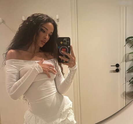 Eleni Foureira pornographic star image