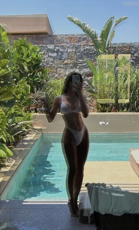 Merve zkan porn model pictures