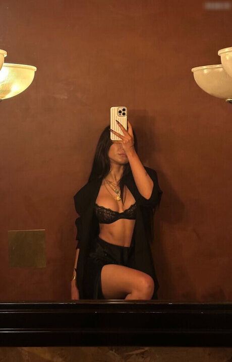 Merve zkan hot star photos