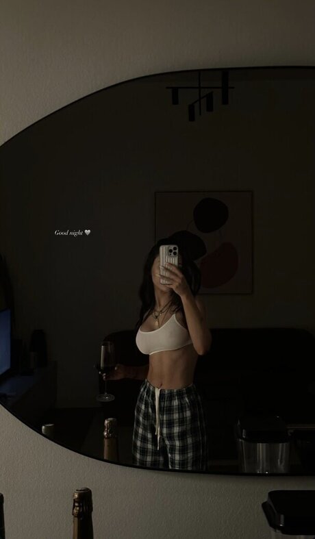 Merve zkan erotic star image