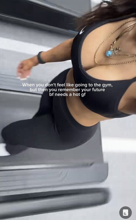 Merve zkan star hot img