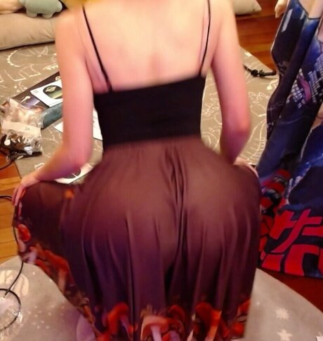 Mello Mutinus star sexy image