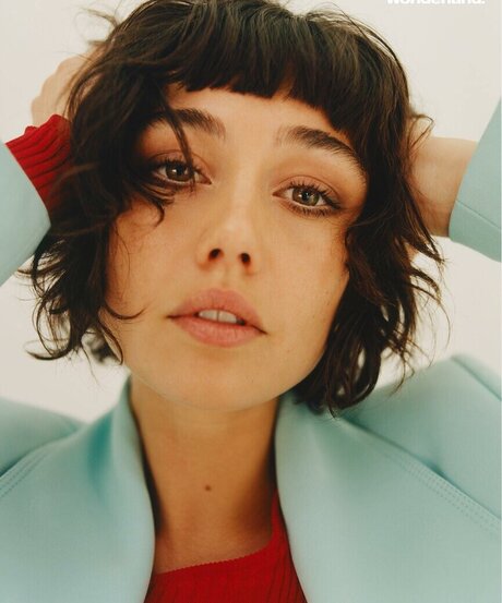 Sydney Chandler top model photos