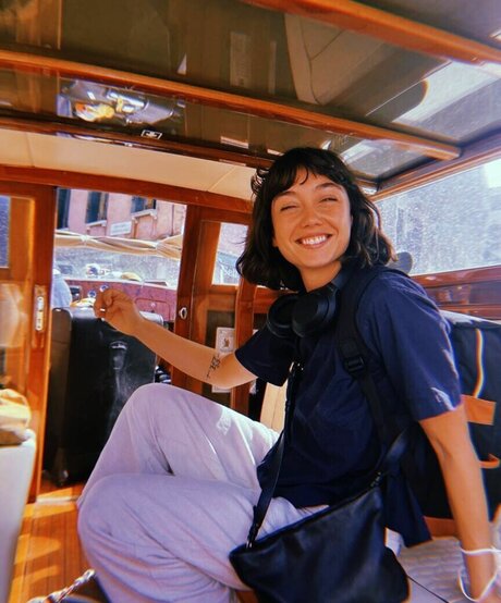 Sydney Chandler star pretty images