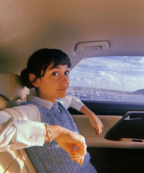 Sydney Chandler model top photo