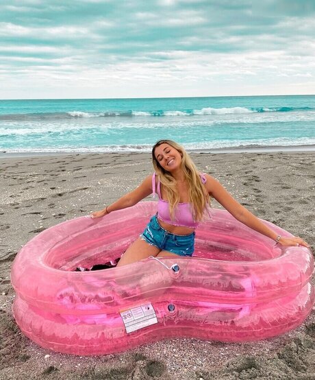 julie tirado hot star photo