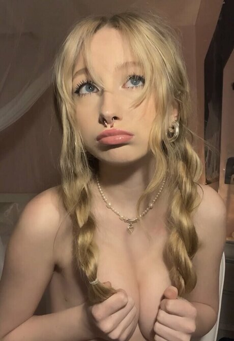 prettyemprinces adult model photo