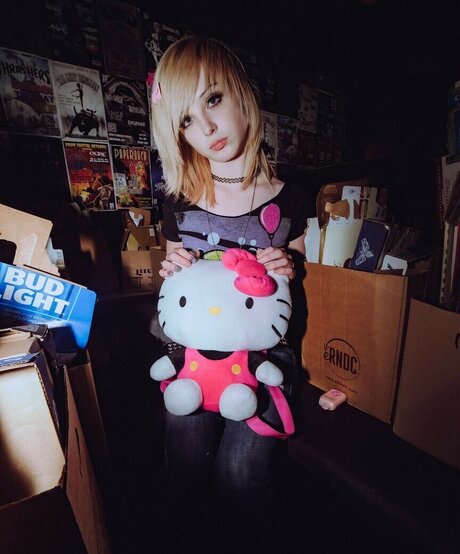 Shauna Dean Cokeland art model gallery