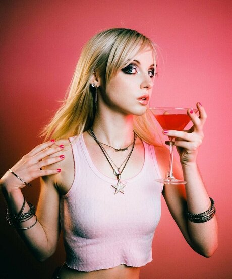 Shauna Dean Cokeland erotic star photo